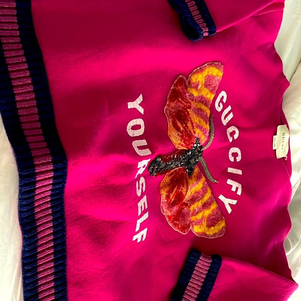 Pink Gucci Mid Sleeve Pullover Shirt. Girls size 8. Slightly worn. Super cute